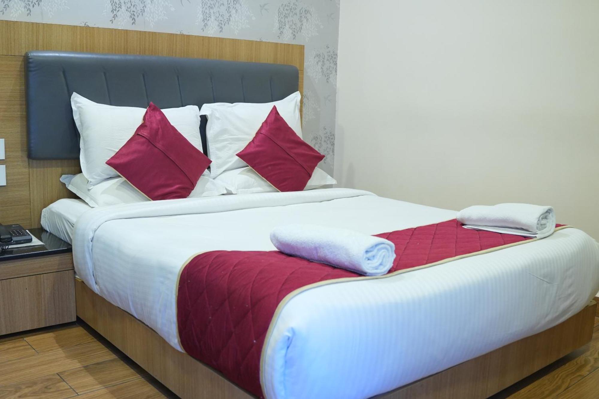 Kvp Golden Inn Tirupati Extérieur photo